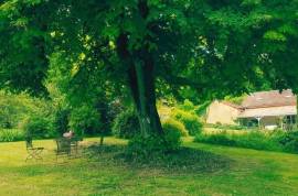 Chillaveau A luxury 6 bed, 2 home Country House with Large Barn, mature Gardens in Grand Brassac, Dordogne,