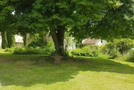 Chillaveau A luxury 6 bed, 2 home Country House with Large Barn, mature Gardens in Grand Brassac, Dordogne,
