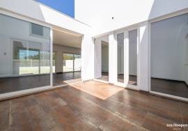 Modern 3 bedroom attached Villas with Sea Views.