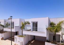 Modern 3 bedroom attached Villas with Sea Views.