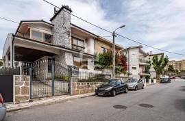Classic 4 bedroom villa with garden and garage – Ermesinde, Porto