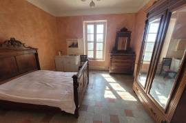 Old Character House To Renovate With 155 M2 Living Space Plus Separate Flat On 2095 M2 Of Building Land.