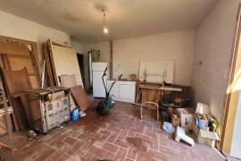 Old Character House To Renovate With 155 M2 Living Space Plus Separate Flat On 2095 M2 Of Building Land.