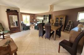 Pretty And Charming Villa With 130 M2 Living Space And 45 M2 Workshop On 721 M2 Of Land With Swimming Pool In A Quiet Location.