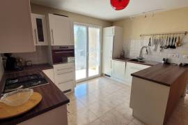 Pretty And Charming Villa With 130 M2 Living Space And 45 M2 Workshop On 721 M2 Of Land With Swimming Pool In A Quiet Location.