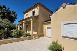 Pretty And Charming Villa With 130 M2 Living Space And 45 M2 Workshop On 721 M2 Of Land With Swimming Pool In A Quiet Location.