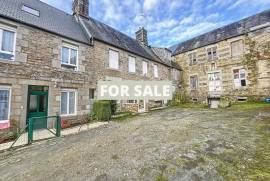 Town House With Courtyard