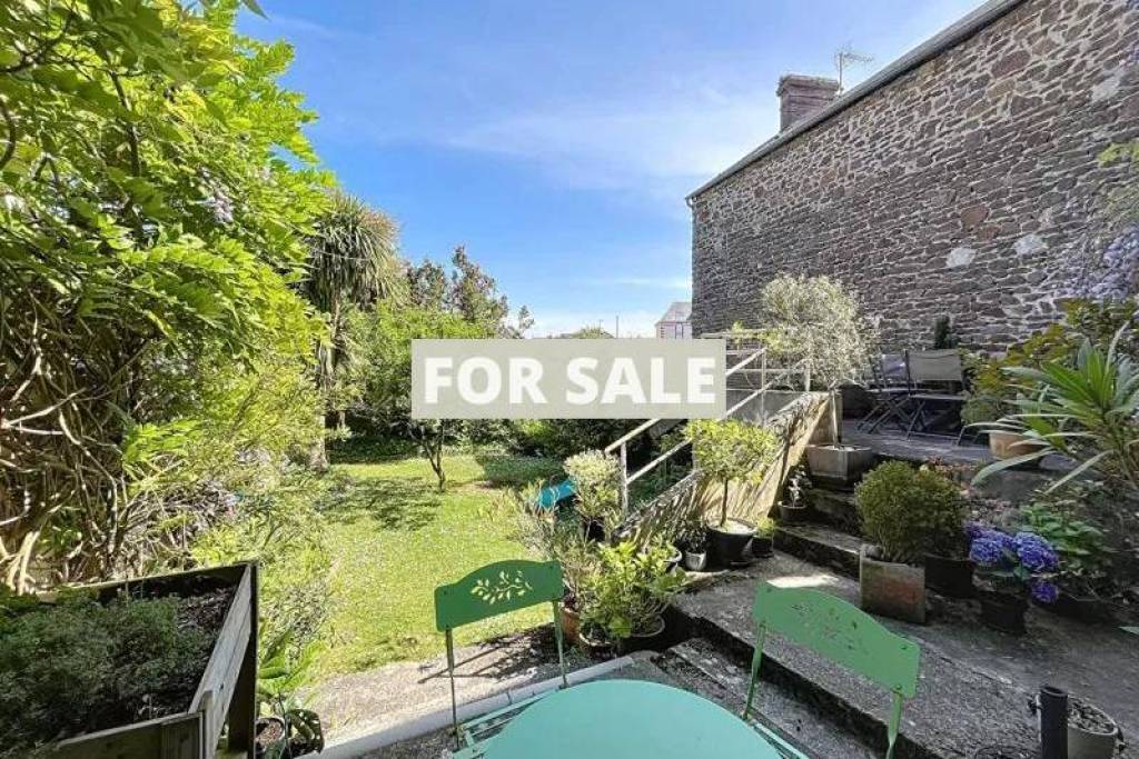 Town House with Neat Garden