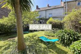 Town House with Neat Garden