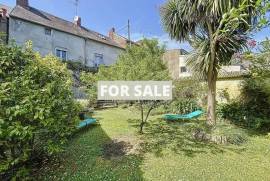 Town House with Neat Garden
