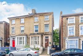 2 bedroom, Maisonette for sale