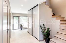 Detached house for rent in Riga, 290.10m2
