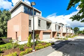 Detached house for rent in Riga, 290.10m2