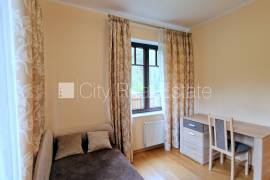 Detached house for rent in Jurmala, 295.00m2