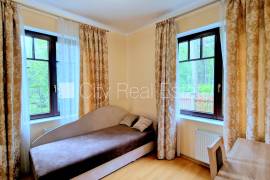 Detached house for rent in Jurmala, 295.00m2