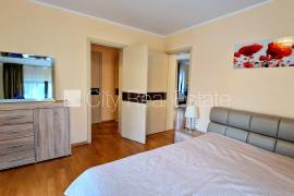 Detached house for rent in Jurmala, 295.00m2