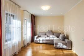 Detached house for rent in Jurmala, 295.00m2