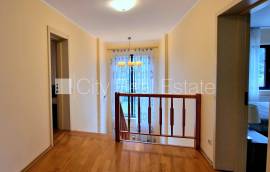 Detached house for rent in Jurmala, 295.00m2