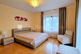 Detached house for rent in Jurmala, 295.00m2