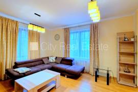 Detached house for rent in Jurmala, 295.00m2