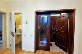 Detached house for rent in Jurmala, 295.00m2