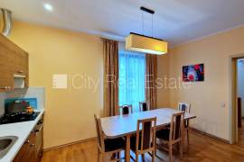 Detached house for rent in Jurmala, 295.00m2