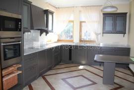 Detached house for rent in Jurmala, 318.00m2