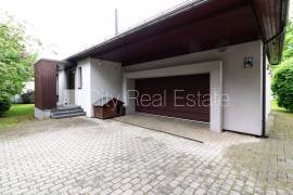 Detached house for rent in Riga, 190.00m2