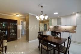 Detached house for rent in Riga, 190.00m2