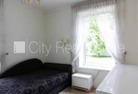 Detached house for rent in Riga, 190.00m2