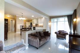 Detached house for rent in Riga, 190.00m2
