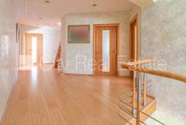 Detached house for rent in Riga district, 350.00m2