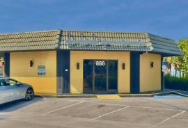 888 E Coast Avenue, Lantana, FL 33462