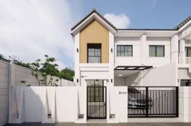 Two-storey corner townhouse after renovation for 4.38 million baht