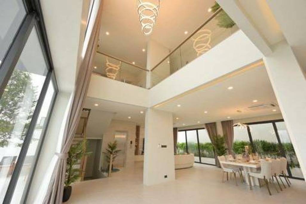New three-storey house with elevator in Ratsada area for only 15.9 million baht!