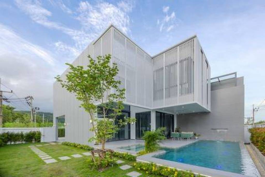 Modern two-storey villa with a swimming pool for 17,8 million Thai baht with the possibility of installments of up to 5 years