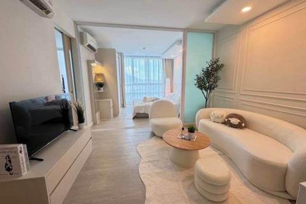 Phuket apartment with mountain, city and park views for only 2.79 million baht!
