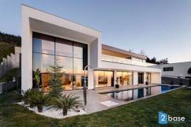 5 + 1 Holiday home in scenic surroundings.