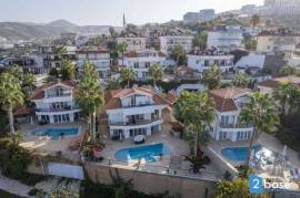 4 + 2 Lovely villa with beautiful light rooms. Perfect for the more discerning buyer