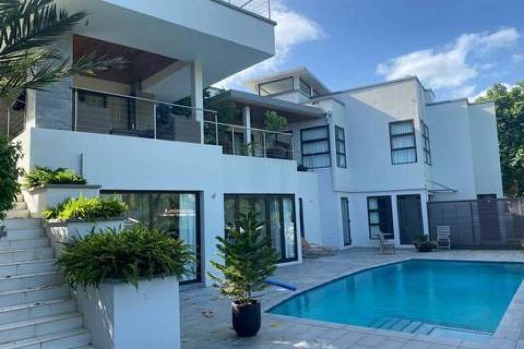 Luxury 6 Bed Villa For Sale in Trinidad &