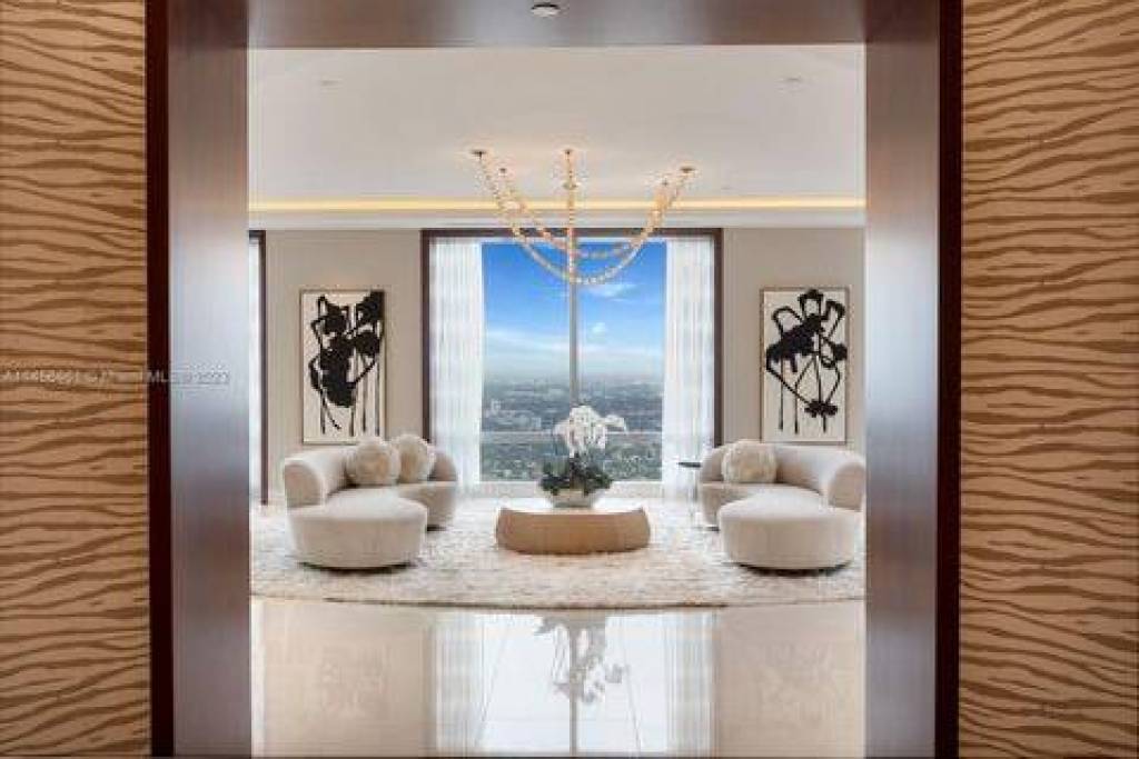 Millennium Tower Residenc, Unit PH4BCD