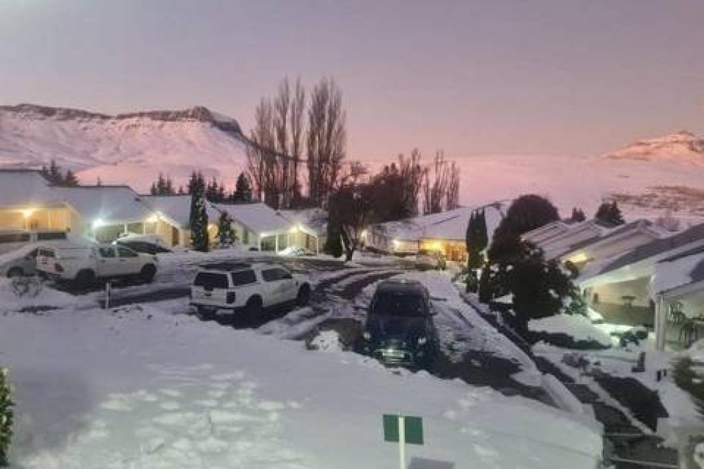 Mountain Shadows Hotel For Sale In Elliot South