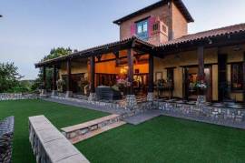 Luxury 3 house, 9 Bed Estate For Sale In Johannesburg South Africa with Great Business Prospects