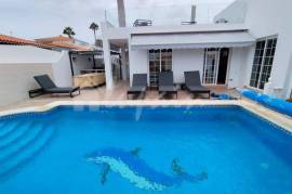3 Bedroom Villa For Sale In Callao Salvaje LP33625