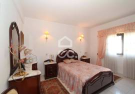 4 bedroom villa in Alporchinhos - Porches with pool and sea view, 2 minutes walk from the beach