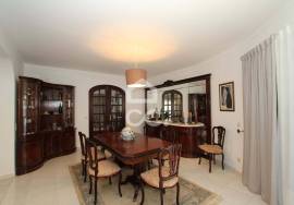 4 bedroom villa in Alporchinhos - Porches with pool and sea view, 2 minutes walk from the beach