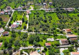 Land with project in preparation - Single storey house T3+1 with swimming pool
