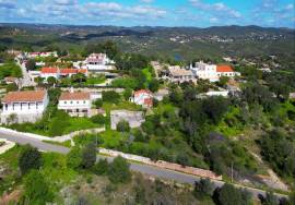 Land with project in preparation - Single storey house T3+1 with swimming pool