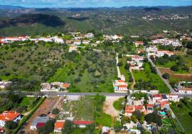 Land with project in preparation - Single storey house T3+1 with swimming pool