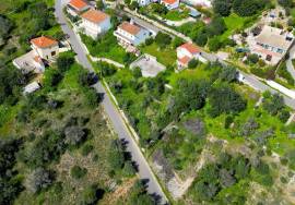 Land with project in preparation - Single storey house T3+1 with swimming pool